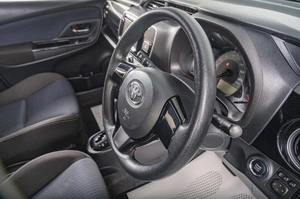Хетчбэк Toyota Vitz 2018 года, 1019000 рублей, Томск