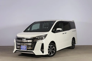 Минивэн Toyota Noah 2019 года, 3099000 рублей, Новосибирск