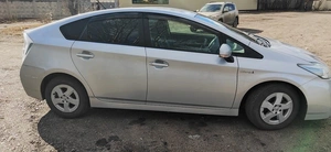 Лифтбек Toyota Prius 2011 года, 1050000 рублей, Канск