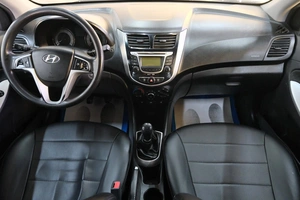 Хетчбэк Hyundai Solaris 2012 года, 619000 рублей, Омск