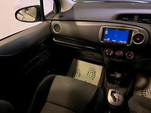 Хетчбэк Toyota Vitz 2013 года, 839000 рублей, Красноярск