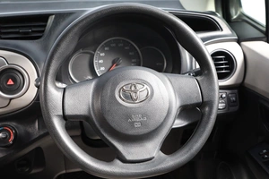 Хетчбэк Toyota Vitz 2012 года, 849000 рублей, Новосибирск