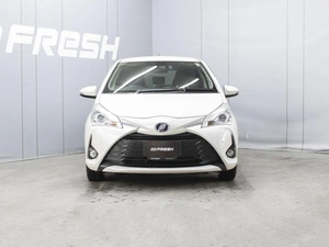 Хетчбэк Toyota Vitz 2019 года, 1310777 рублей, Омск