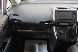 Минивэн Toyota Wish 2011 года, 1319000 рублей, Омск