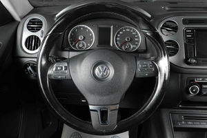 Внедорожник Volkswagen Tiguan 2012 года, 1459000 рублей, Тюмень