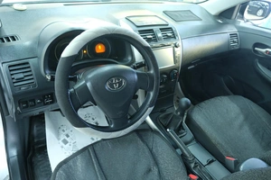 Седан Toyota Corolla 2008 года, 829000 рублей, Омск