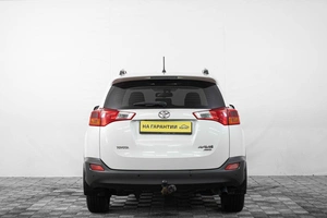 Внедорожник Toyota RAV4 2015 года, 2649000 рублей, Кемерово