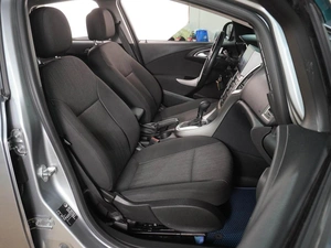 Универсал Opel Astra 2011 года, 899000 рублей, Воронеж