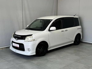 Минивэн Toyota Sienta 2013 года, 995000 рублей, Красноярск