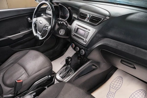 Седан Kia Rio 2016 года, 999000 рублей, Тюмень