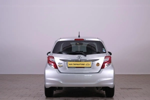 Хетчбэк Toyota Vitz 2014 года, 819000 рублей, Омск