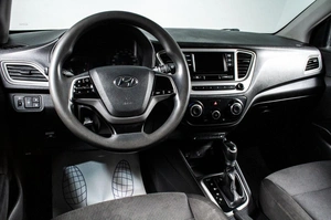 Седан Hyundai Solaris 2019 года, 989000 рублей, Сургут