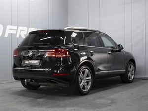 Внедорожник Volkswagen Touareg 2012 года, 1800000 рублей, Омск