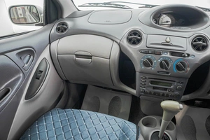 Седан Toyota Platz 2000 года, 449000 рублей, Барнаул