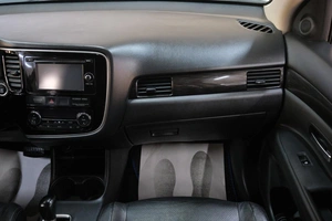 Внедорожник Mitsubishi Outlander 2016 года, 1699000 рублей, Омск