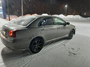 Седан Toyota Avensis 2007 года, 950000 рублей, Канск