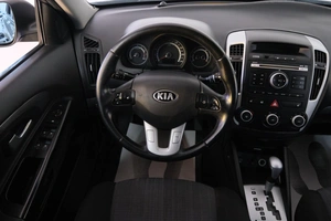 Хетчбэк Kia Ceed 2011 года, 629000 рублей, Омск