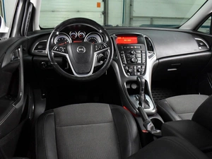 Хетчбэк Opel Astra 2012 года, 880000 рублей, Воронеж