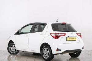 Хетчбэк Toyota Vitz 2017 года, 899000 рублей, Красноярск