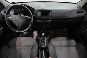Седан Opel Astra 2010 года, 749000 рублей, Новокузнецк