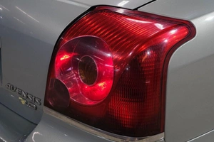 Седан Toyota Avensis 2004 года, 699000 рублей, Новокузнецк