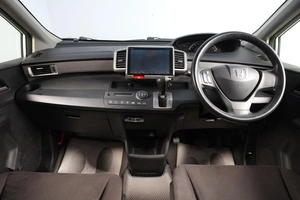 Минивэн Honda Freed 2013 года, 1349000 рублей, Новосибирск