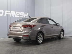 Седан Hyundai Solaris 2017 года, 1066777 рублей, Омск