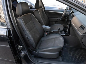 Седан Opel Astra 2013 года, 899000 рублей, Саратов