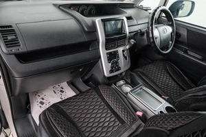 Минивэн Toyota Voxy 2010 года, 1349000 рублей, Красноярск