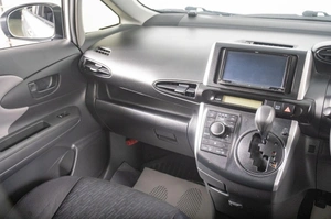 Минивэн Toyota Wish 2012 года, 1289000 рублей, Томск