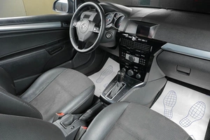 Хетчбэк Opel Astra GTC 2010 года, 599000 рублей, Тюмень