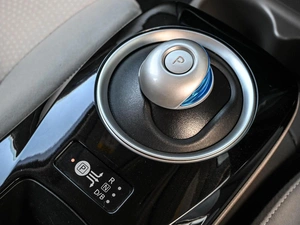 Хетчбэк Nissan Leaf 2016 года, 1197000 рублей, Кирилловка