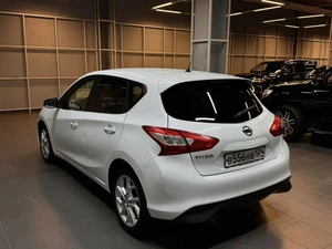 Хетчбэк Nissan Tiida 2015 года, 977000 рублей, Красноярск