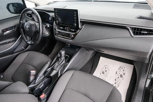 Седан Toyota Corolla 2019 года, 1899000 рублей, Красноярск