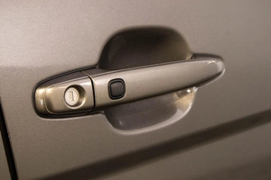 Минивэн Toyota Isis 2012 года, 1399000 рублей, Барнаул