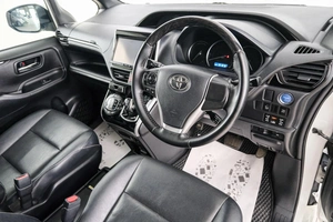 Минивэн Toyota Esquire 2014 года, 1849000 рублей, Красноярск