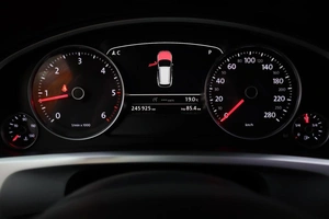 Внедорожник Volkswagen Touareg 2012 года, 2200000 рублей, Брянск