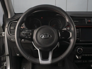 Седан Kia Rio 2020 года, 1420000 рублей, Омск