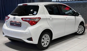 Хетчбэк Toyota Vitz 2017 года, 1087000 рублей, Красноярск
