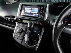 Минивэн Toyota Wish 2011 года, 1049000 рублей, Тюмень