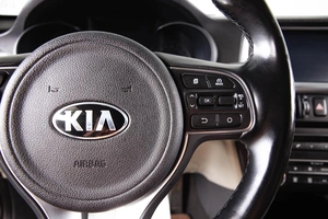 Седан Kia Optima 2017 года, 2049000 рублей, Пермь