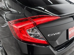 Седан Honda Civic 2017 года, 1800000 рублей, Красноярск