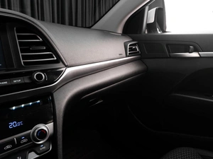 Седан Hyundai Elantra 2019 года, 1649000 рублей, Тюмень