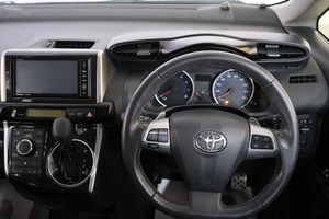 Минивэн Toyota Wish 2012 года, 1599000 рублей, Омск