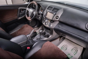 Внедорожник Toyota RAV4 2011 года, 1459000 рублей, Томск