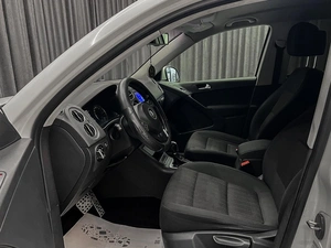 Внедорожник Volkswagen Tiguan 2011 года, 1200000 рублей, Красноярск
