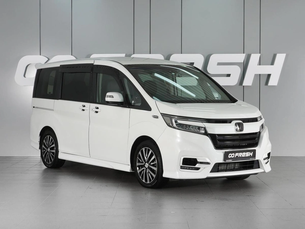 Минивэн Honda Stepwgn Spada 2017 года, 2485000 рублей, Красный Пахарь