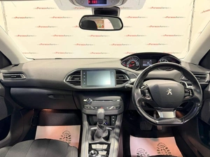 Универсал Peugeot 308 2015 года, 995000 рублей, Красноярск