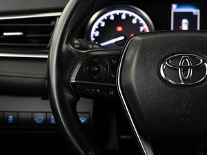 Седан Toyota Camry 2020 года, 2299050 рублей, Москва