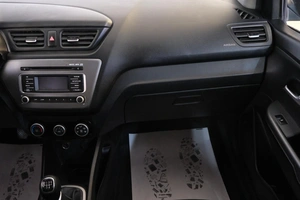 Седан Kia Rio 2015 года, 989000 рублей, Омск